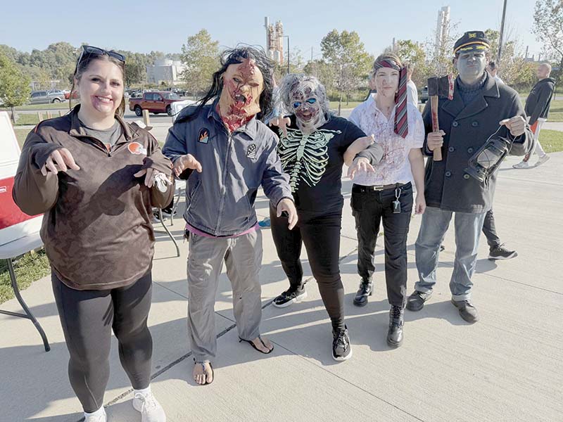 Zombies run through Cleveland to raise money for cemetery